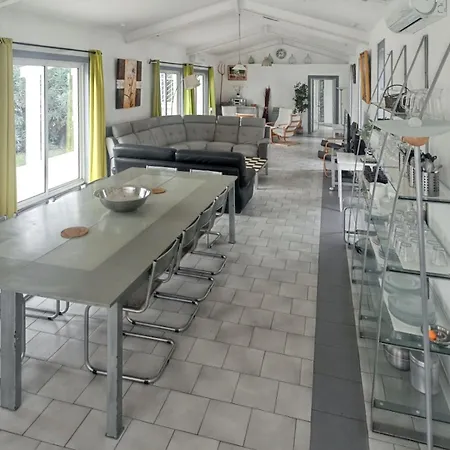 Spacieuse Et Elegante A Avec Piscine Privee * Meynes